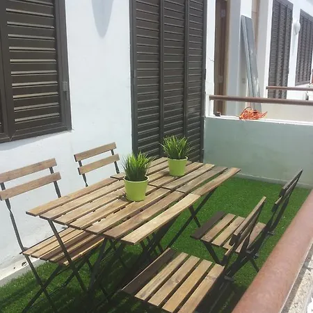 Caledonia Park Адехе