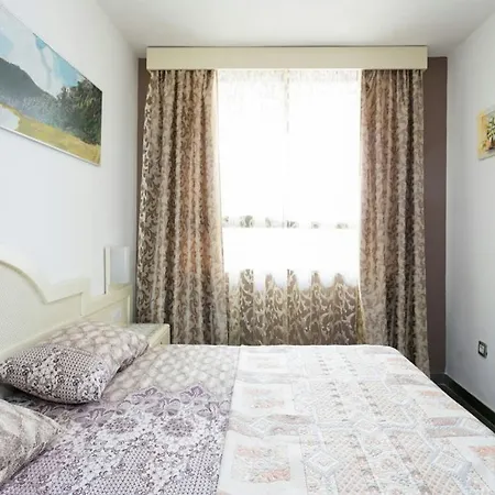 Апартаменты Caledonia Park Адехе
