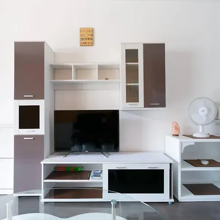 Caledonia Park Апартаменты Адехе